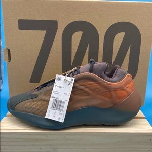 Adidas Yeezy 700 V3 Copper Fade Men Size 13US GY4109 Brand New with box!!